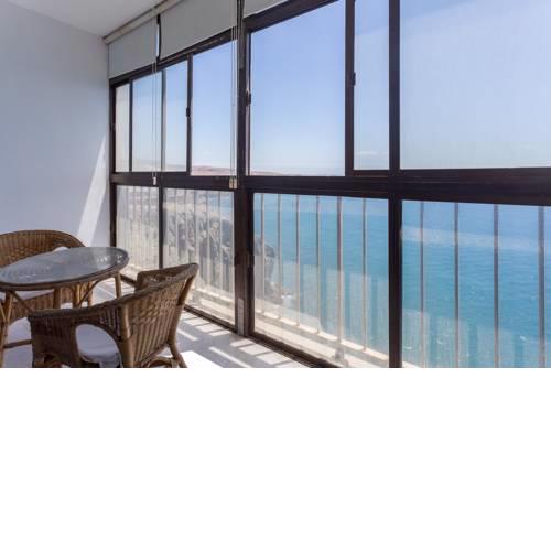 Studio apartment with sea view and pool