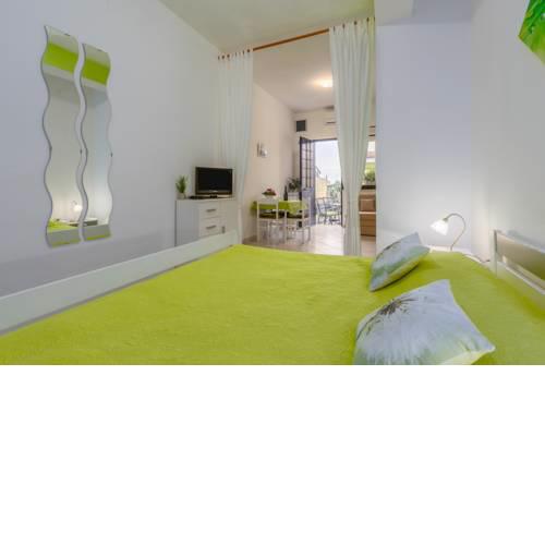 Studio Apartments Romina