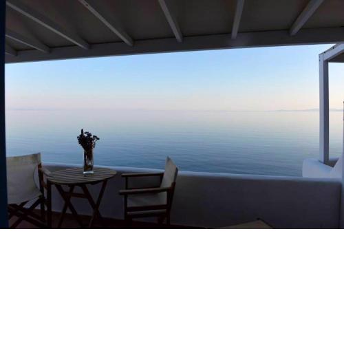 Studio at Kardiani 60 m away from the beach with sea view furnished terrace and wifi