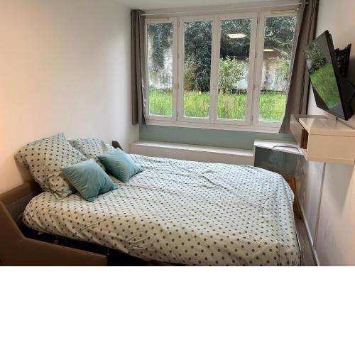 Studio calme & lumineux, vue sur le jardin, WIFI