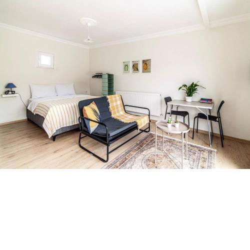 Studio Flat with Terrace in Balat, Fatih