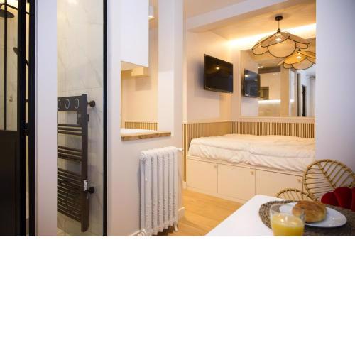 Studio fonctionnel et moderne place Clichy - 2P