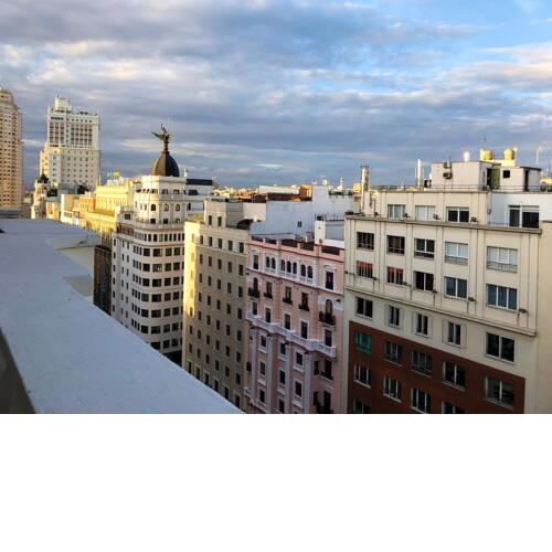 Studio in Madrid with wonderful city view and WiFi