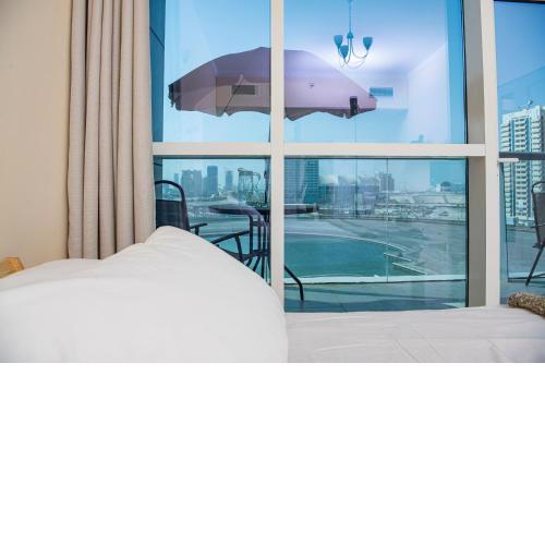 Studio in the heart of Sports City -great view & amenities!