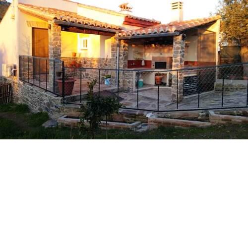 Studio in Valencia de Alcantara with wonderful mountain view and enclosed garden