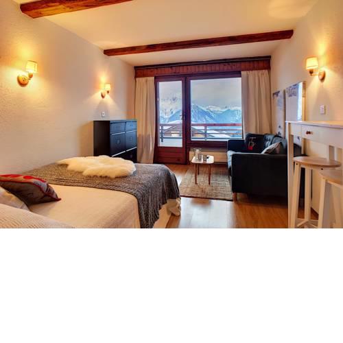 Studio, near Médran, balcony, south view, Wifi