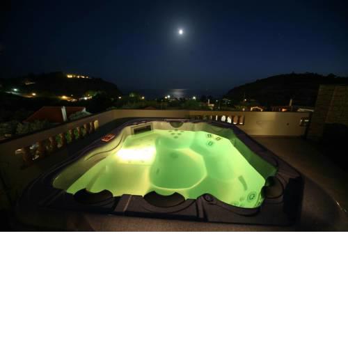 Studio near the beach with jacuzzi and bbq.