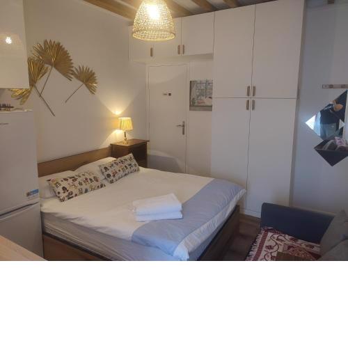 Studio, place de la nation, 1mn à pied du métro 1,2,6,9 et RER A