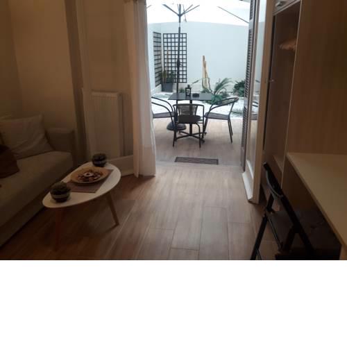Studio Posh with garden in Kolonaki