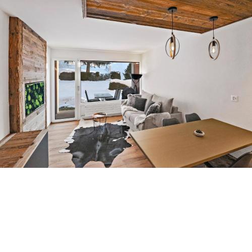 Studio rénové et chaleureux en plein centre