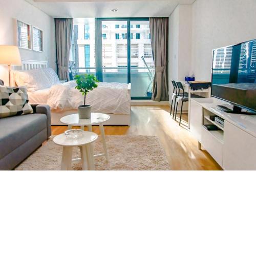 Studio w Premium Amenities - Accommodates 4!!