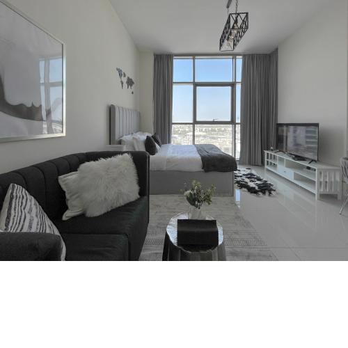 Studio with Golf Course View and All Amenities