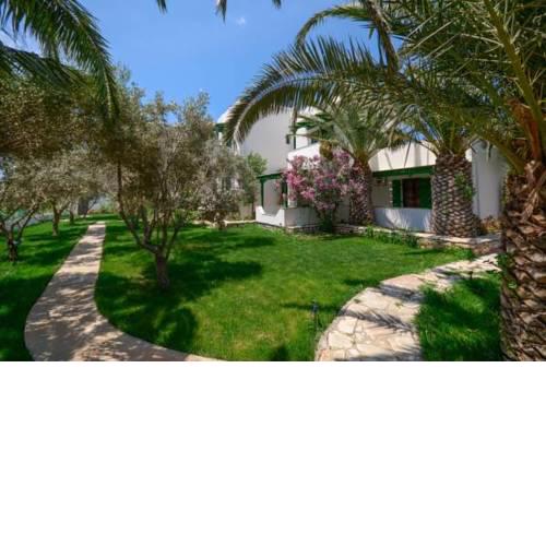 Studios & Apartments Vrettos