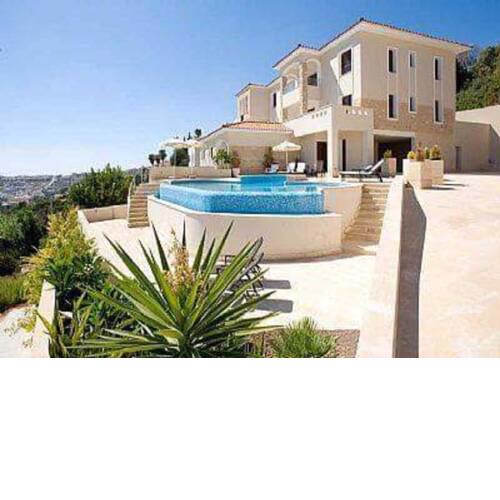 Stunning 1-Bed Apartment in Peyia