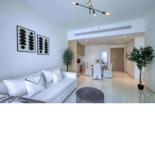 Stunning 1 Bed in Beach Vista 1