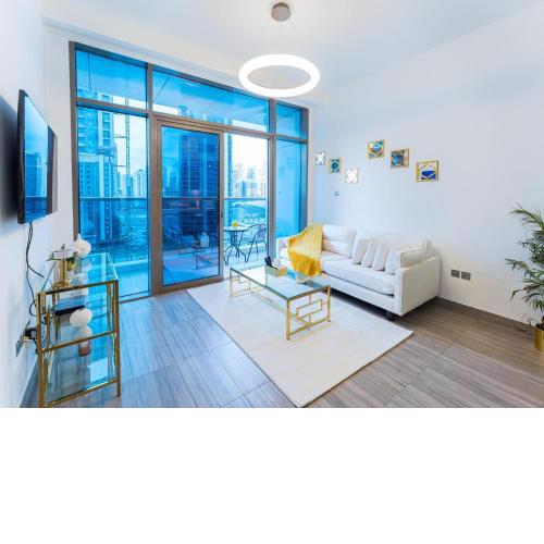 Stunning 1 Bed magnificent Lake View in JLT