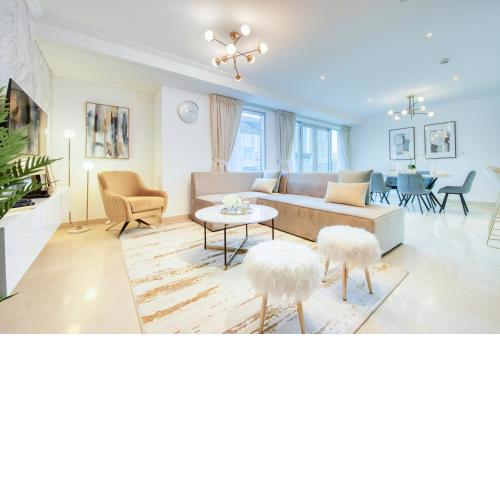 Stunning 1BR in Marina Promenade Dubai Marina by Deluxe Holiday Homes