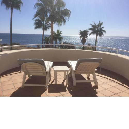 Stunning 2 bed apartment First line Beach, Urb Bermuda Beach