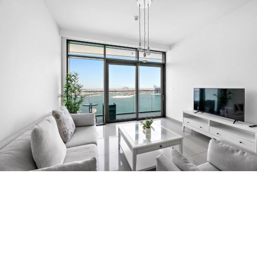 Stunning 2 bedroom apartment at Emaar Beach