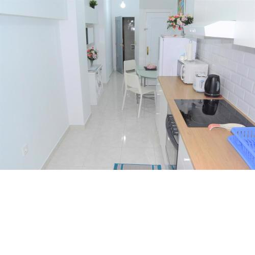 Stunning 2 Bedroom Apartment Fully Refurbished With Air-conditioning