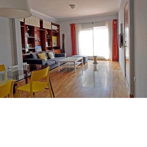 Stunning 2 bedroom flat near city center