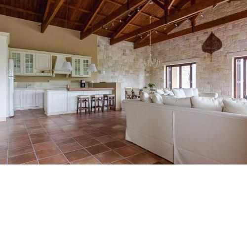 Stunning 3 bedroom Villa with lovely view & garden