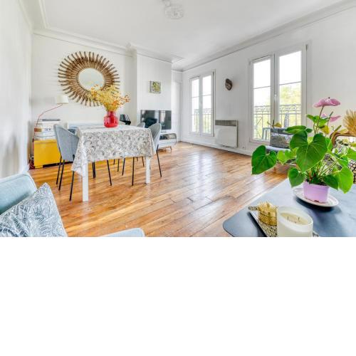 Stunning Apartment 2br + balcony + nice view