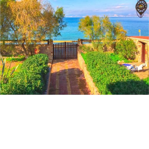 Stunning apartment in Alepochori with 2 Bedrooms