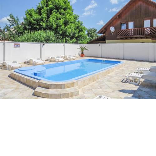 Stunning apartment in Balatonelle w/ Outdoor swimming pool and 2 Bedrooms