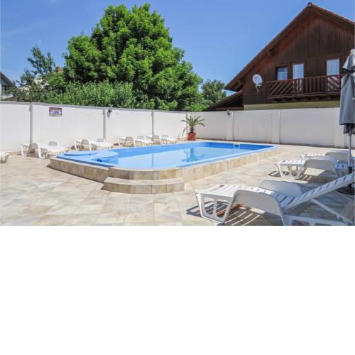 Stunning apartment in Balatonelle w/ Outdoor swimming pool and 2 Bedrooms