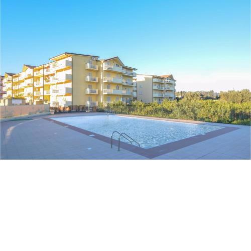 Stunning Apartment In Caulonia Marina With Outdoor Swimming Pool, Jacuzzi And 2 Bedrooms