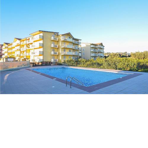 Stunning apartment in Caulonia Marina with WiFi, Indoor swimming pool and Outdoor swimming pool