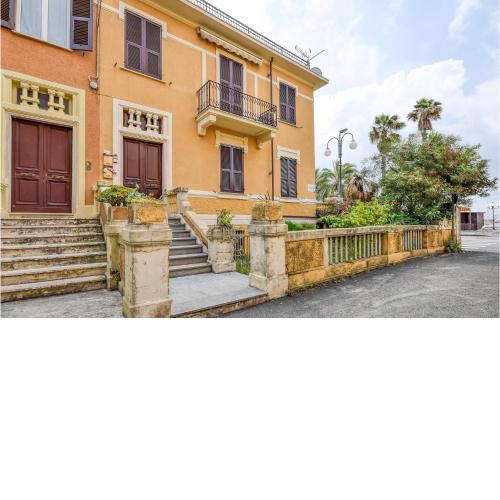 Stunning apartment in Chiavari with WiFi and 2 Bedrooms