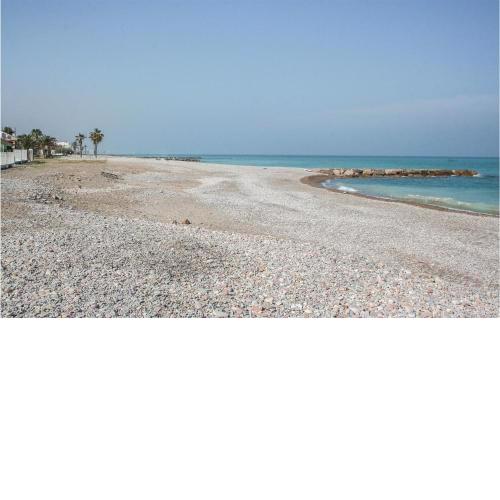 Stunning apartment in Moncofa with 2 Bedrooms