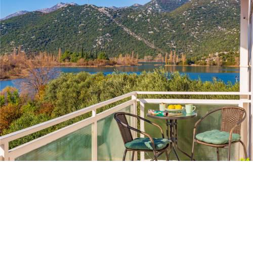 Stunning apartment in Peracko Blato w/ 2 Bedrooms