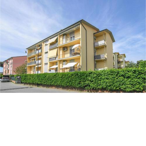Stunning Apartment In Pietrasanta With Wifi And 2 Bedrooms
