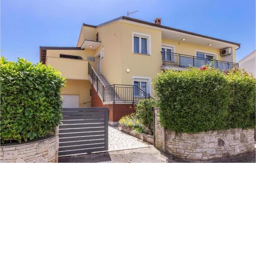 Stunning apartment in Pula with WiFi and 2 Bedrooms