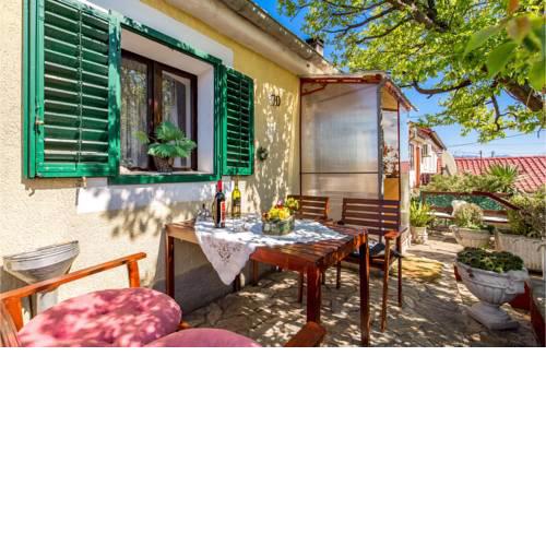 Stunning apartment in Skrljevo w/ 2 Bedrooms