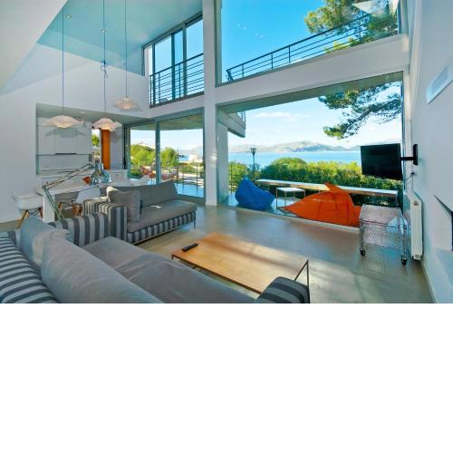 Stunning Architect Frontline Villa for 8 Guests
