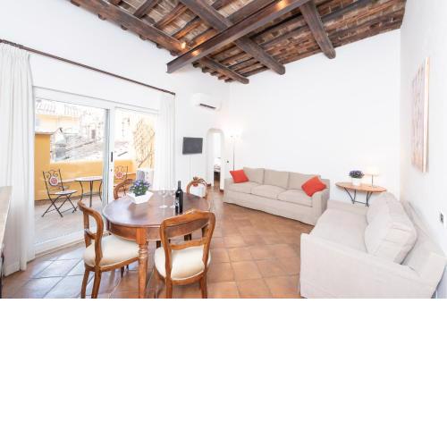 Stunning Campo De Fiori Apartment with Terrace