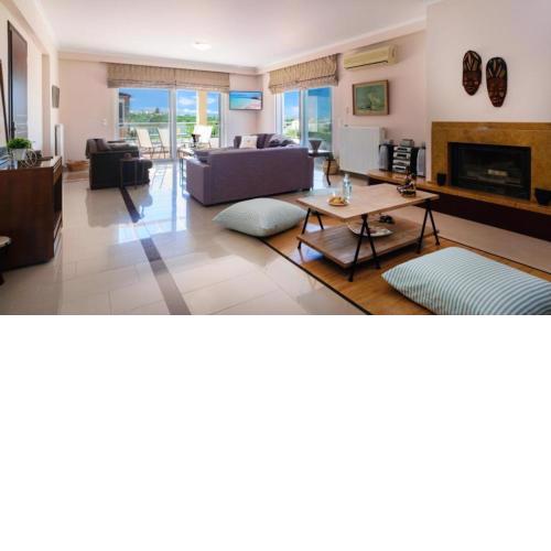 Stunning Comfortable Family House in Chania