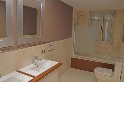 Stunning contemporary villa 34121796 sleeps 10 Las Chapas Marbella