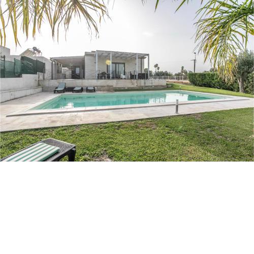Stunning Home In Augusta With Outdoor Swimming Pool, Wifi And 5 Bedrooms