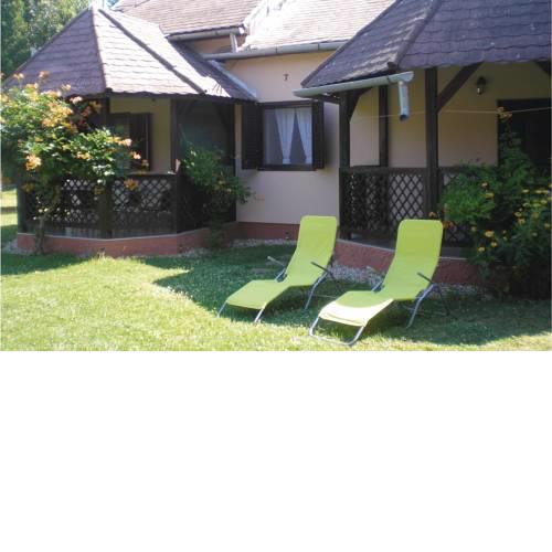 Stunning home in Balatonmáriafürdö w/ 2 Bedrooms