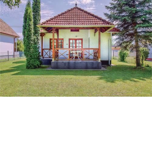 Stunning home in Balatonmáriafürdö w/ 3 Bedrooms