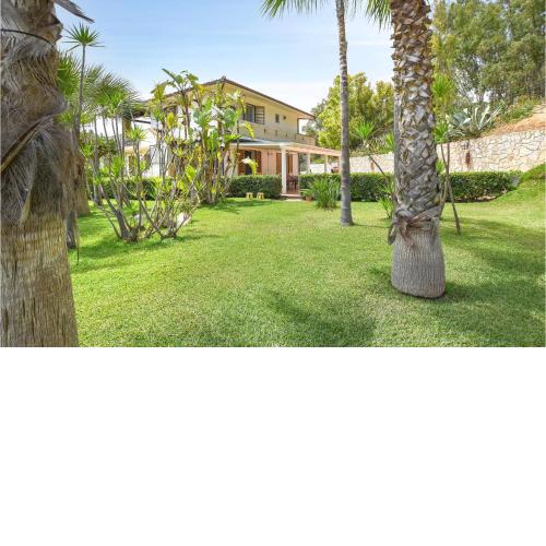 Stunning Home In Balestrate With 8 Bedrooms, Wifi And Private Swimming Pool