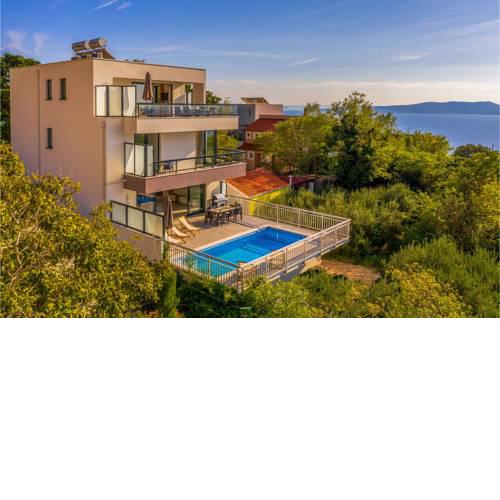 Stunning home in Brela w/ Outdoor swimming pool and 4 Bedrooms