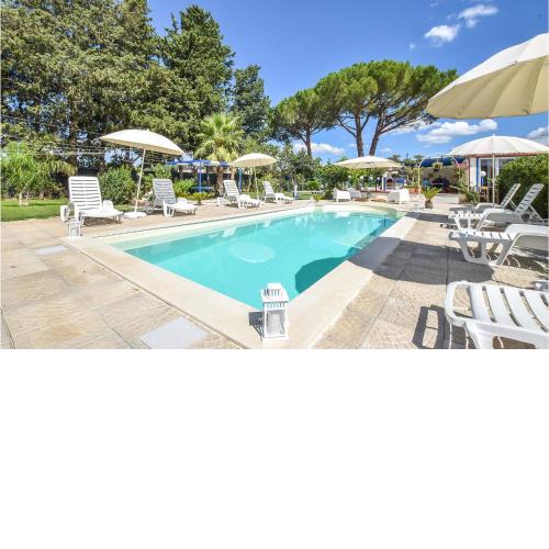 Stunning home in Chiaramonte Gulfi with WiFi, Swimming pool and 2 Bedrooms