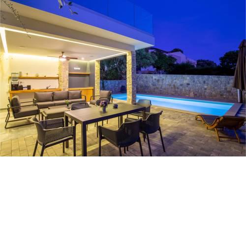 Stunning home in Lun w/ Outdoor swimming pool and 3 Bedrooms