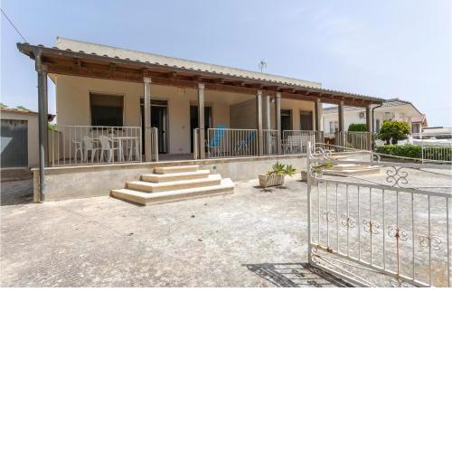 Stunning home in Marina di Modica with 2 Bedrooms and WiFi